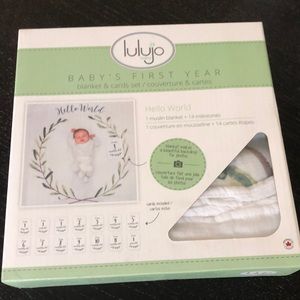 Lulujo baby’s first year blanket and cards set